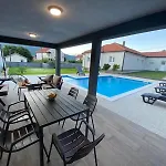 House And Pool Bajna Villa