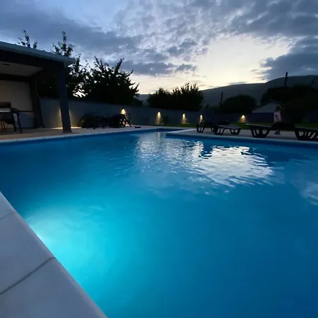 House And Pool Bajna 빌라 모스타르