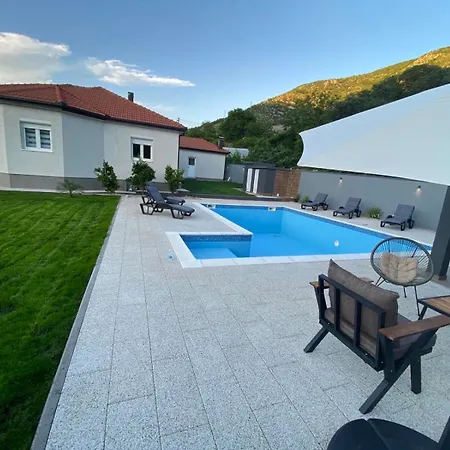 House And Pool Bajna *