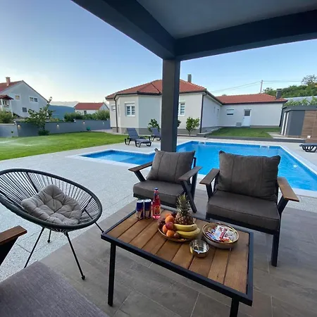 House And Pool Bajna *