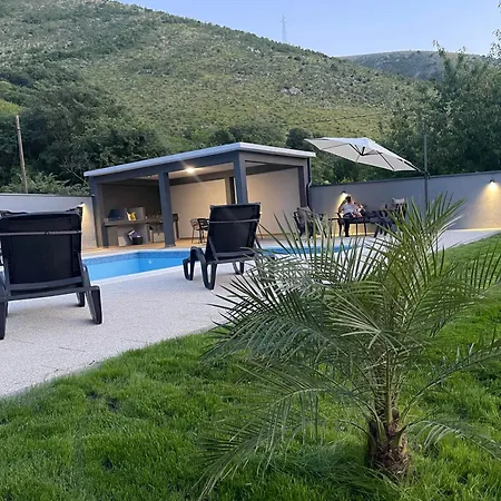 House And Pool Bajna Villa