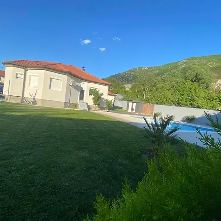 Villa House And Pool Bajna *